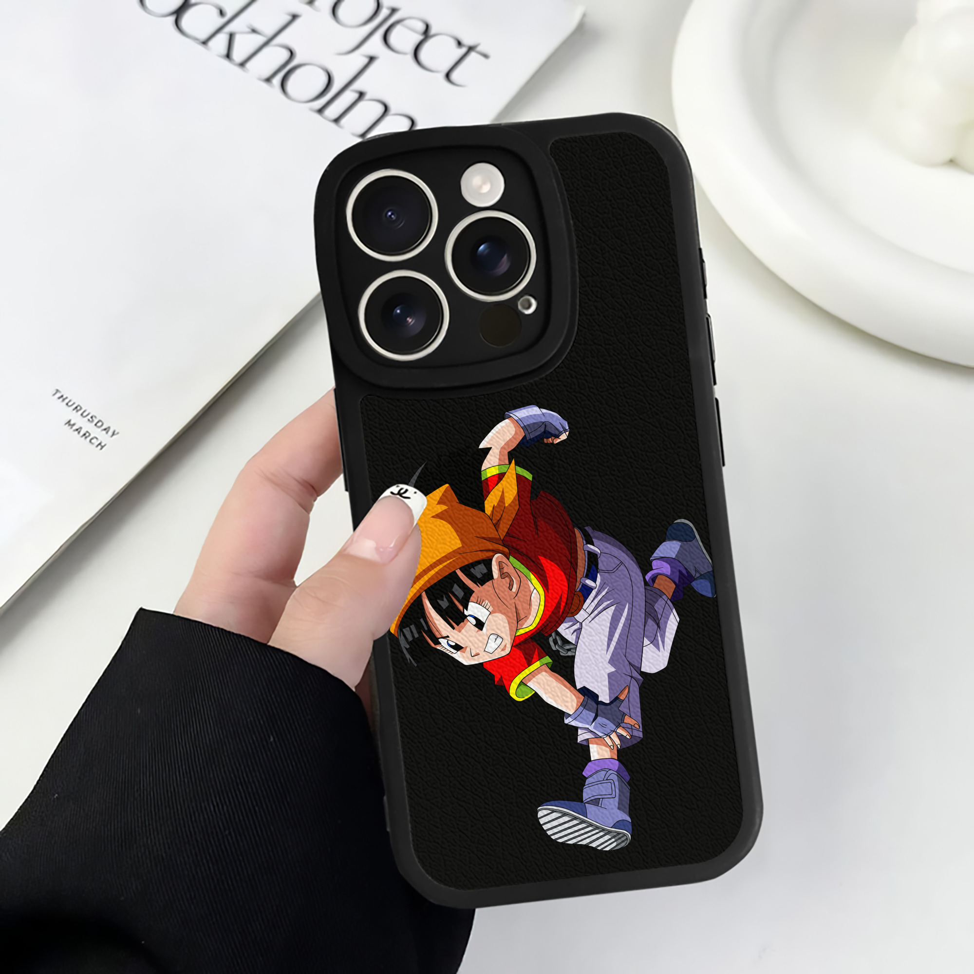 （画像用） ドラゴンボール パン DRAGON BALL Pan 【iPhone 16シリーズ対応】シリコンスマホケース（レザー調） 材質：シリコン